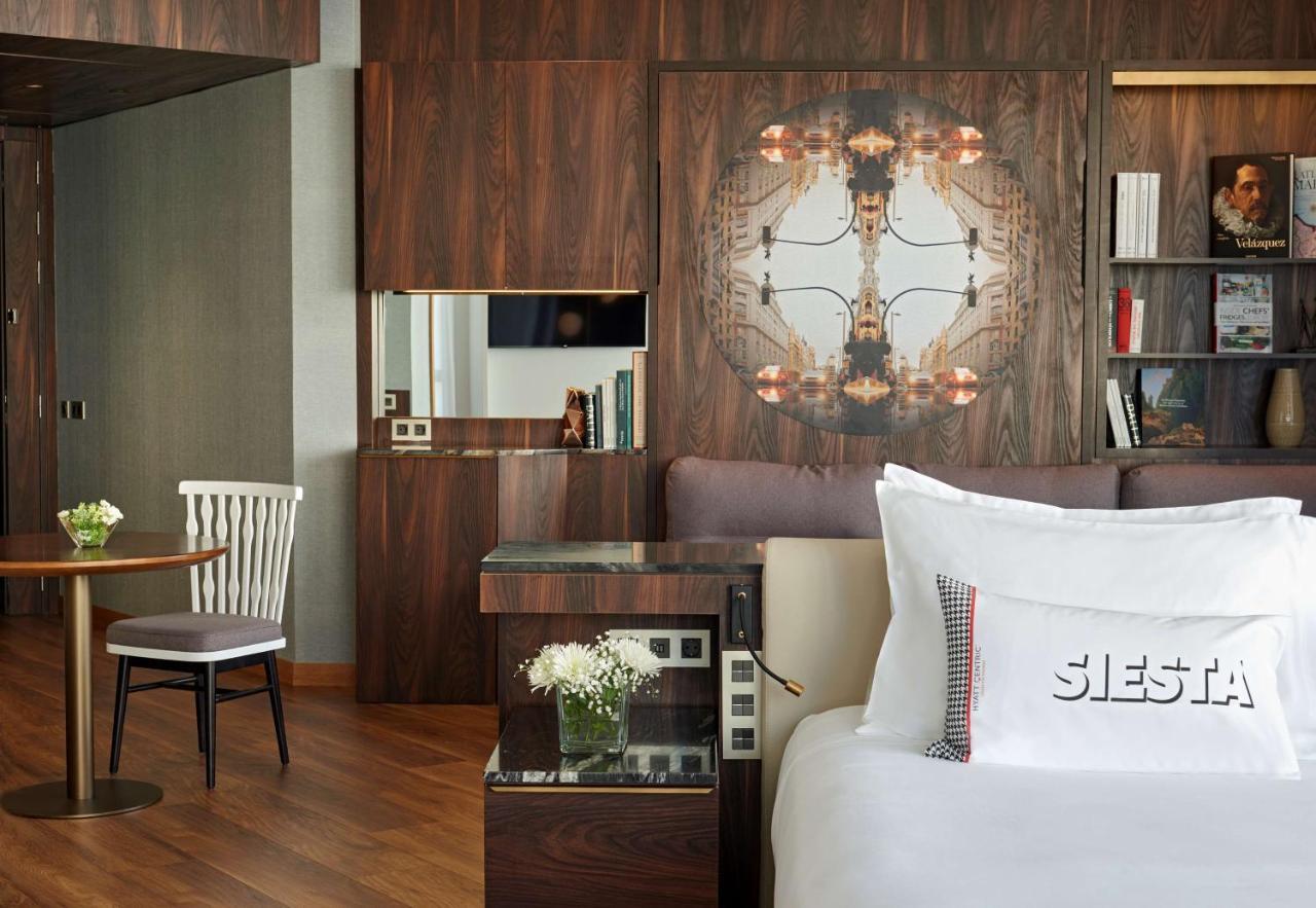Hyatt Centric Gran Via Madrid Hotell Eksteriør bilde A room at the hotel