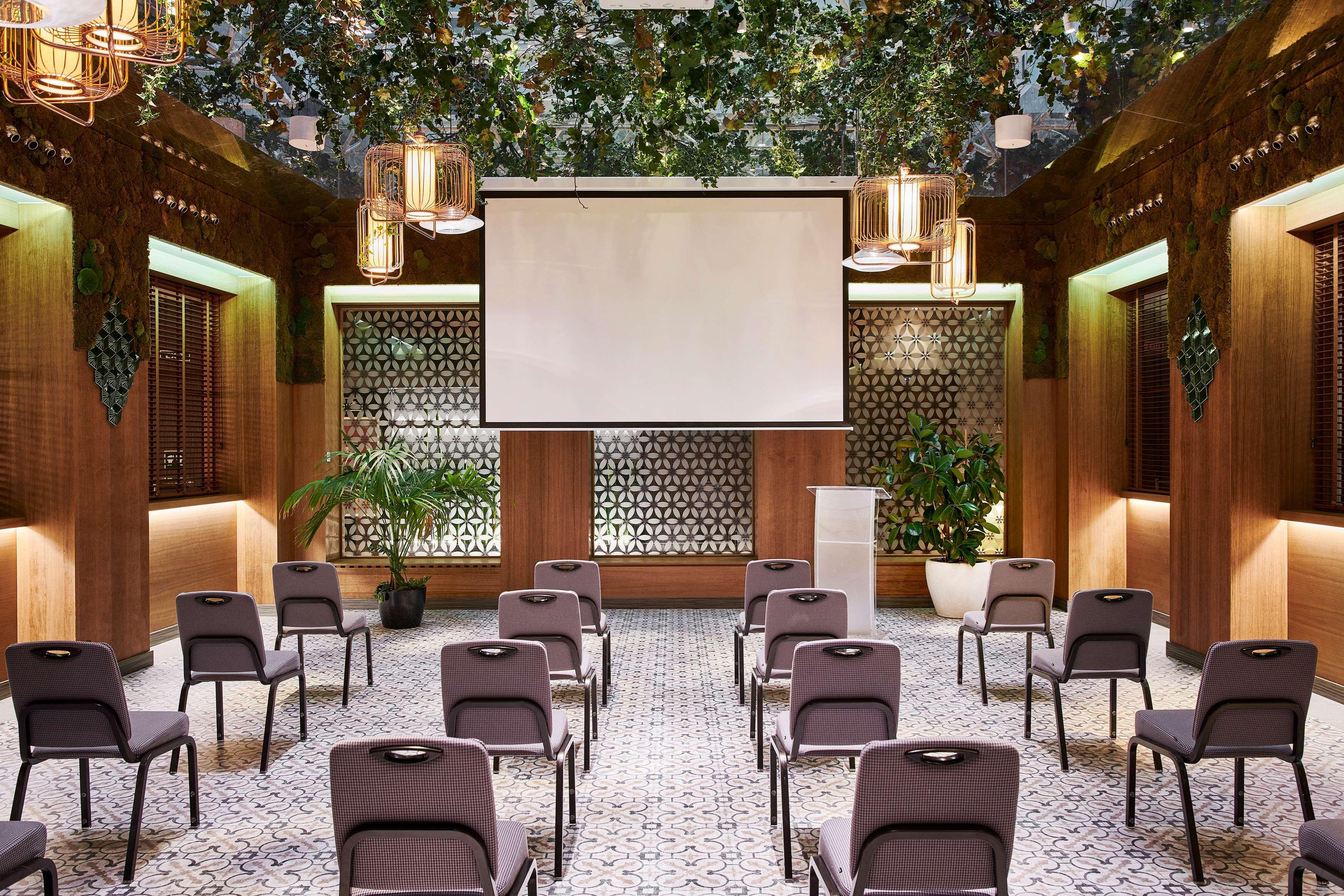 Hyatt Centric Gran Via Madrid Hotell Eksteriør bilde The meeting room
