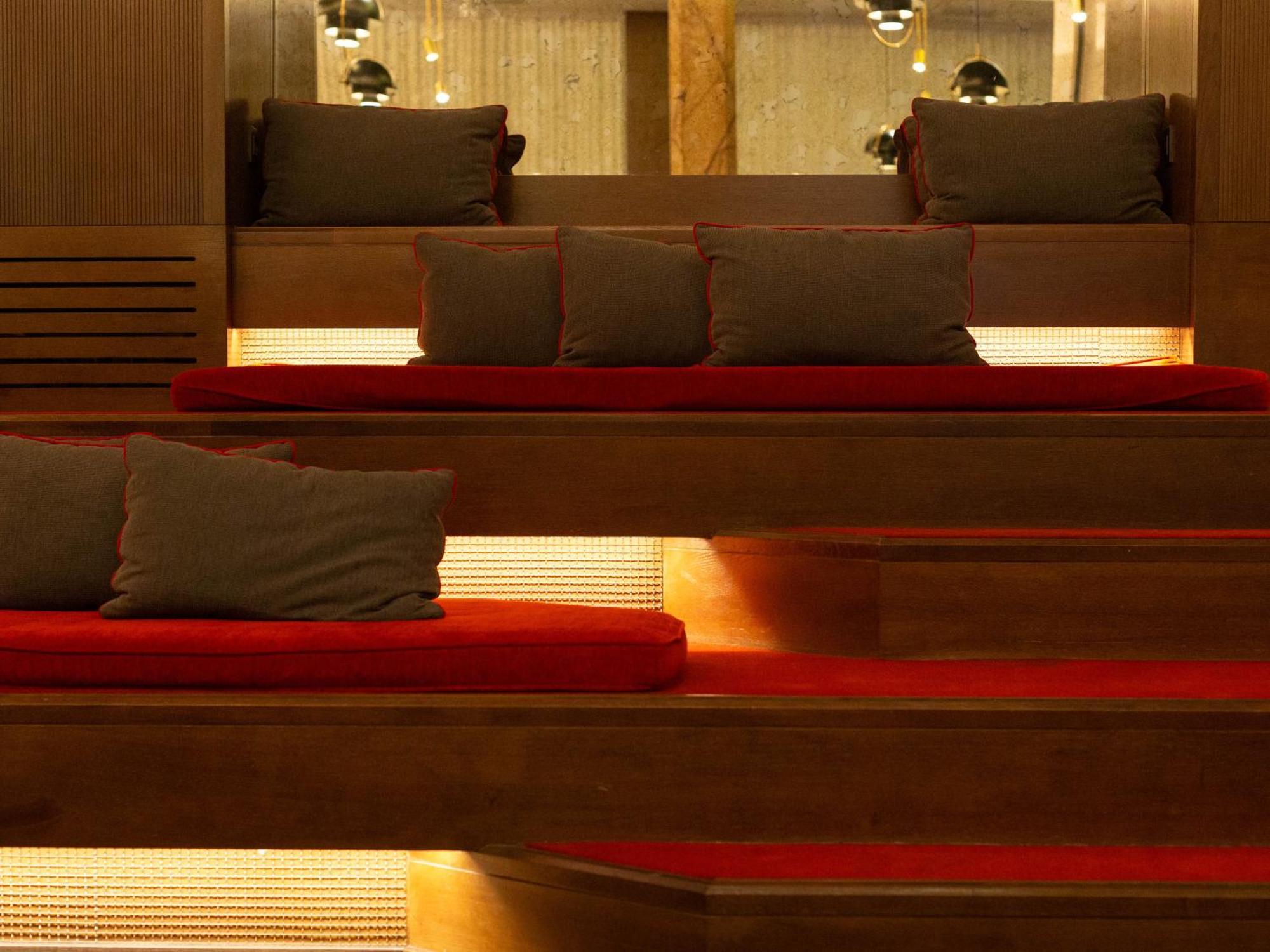 Hyatt Centric Gran Via Madrid Hotell Eksteriør bilde The interior of the lounge